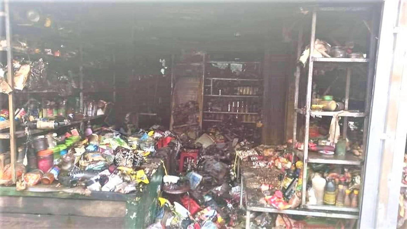 Một số hàng hóa còn sót lại sau vụ cháy