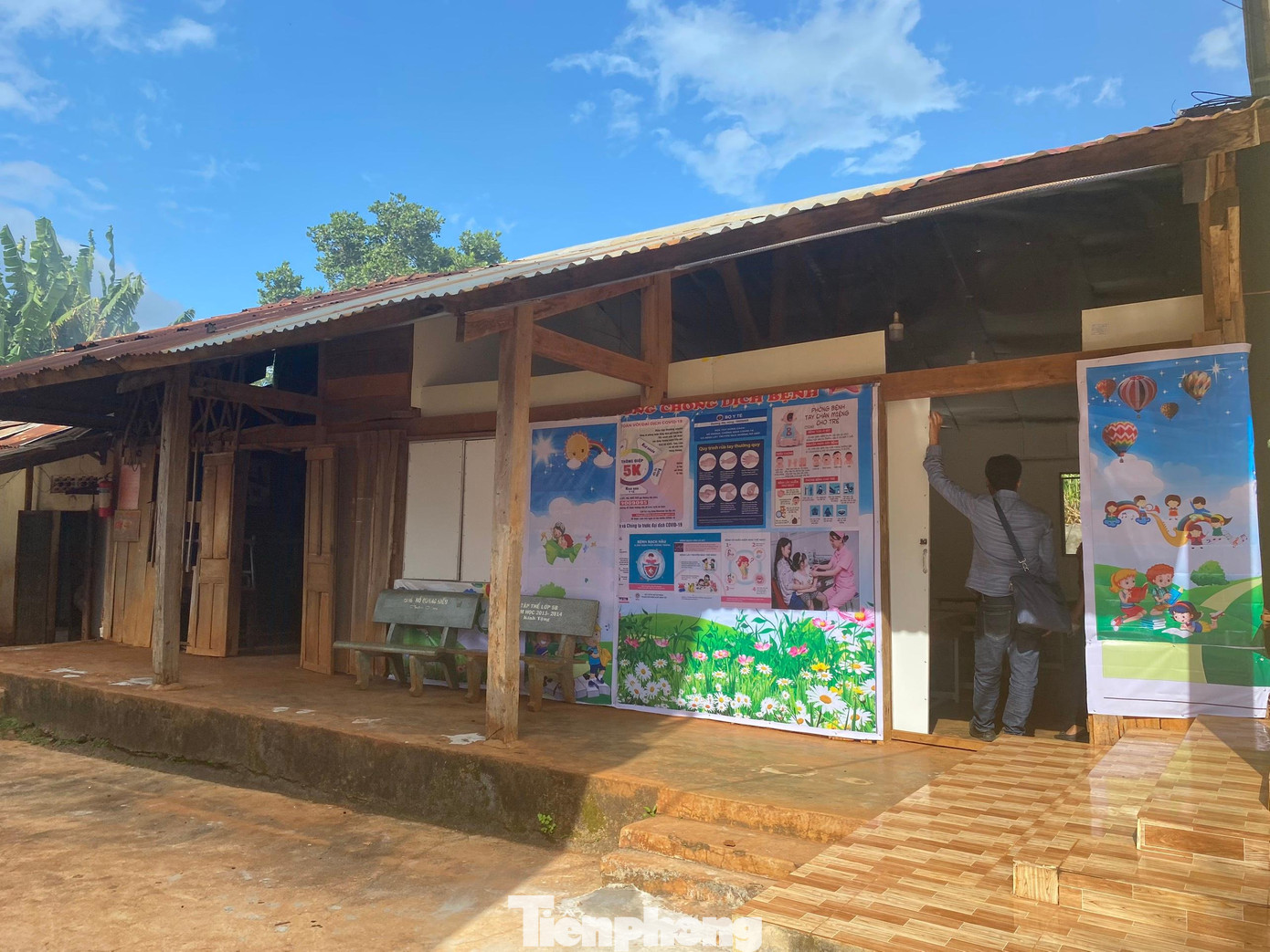 Căn phòng được bố trí lớp học 2A