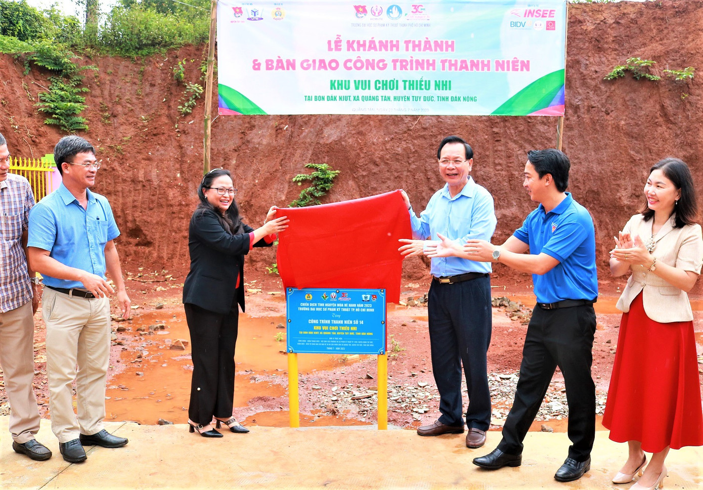 Một công trình của các chiến sĩ tình nguyện hè vừa khánh thành trên vùng biên giới Tuy Đức