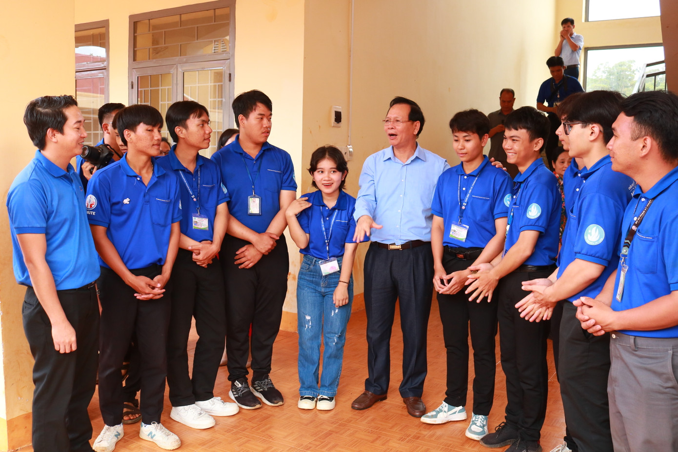 Bí thư Tỉnh ủy Đắk Nông - ông Ngô Thanh Danh động viên các chiến sĩ tình nguyện