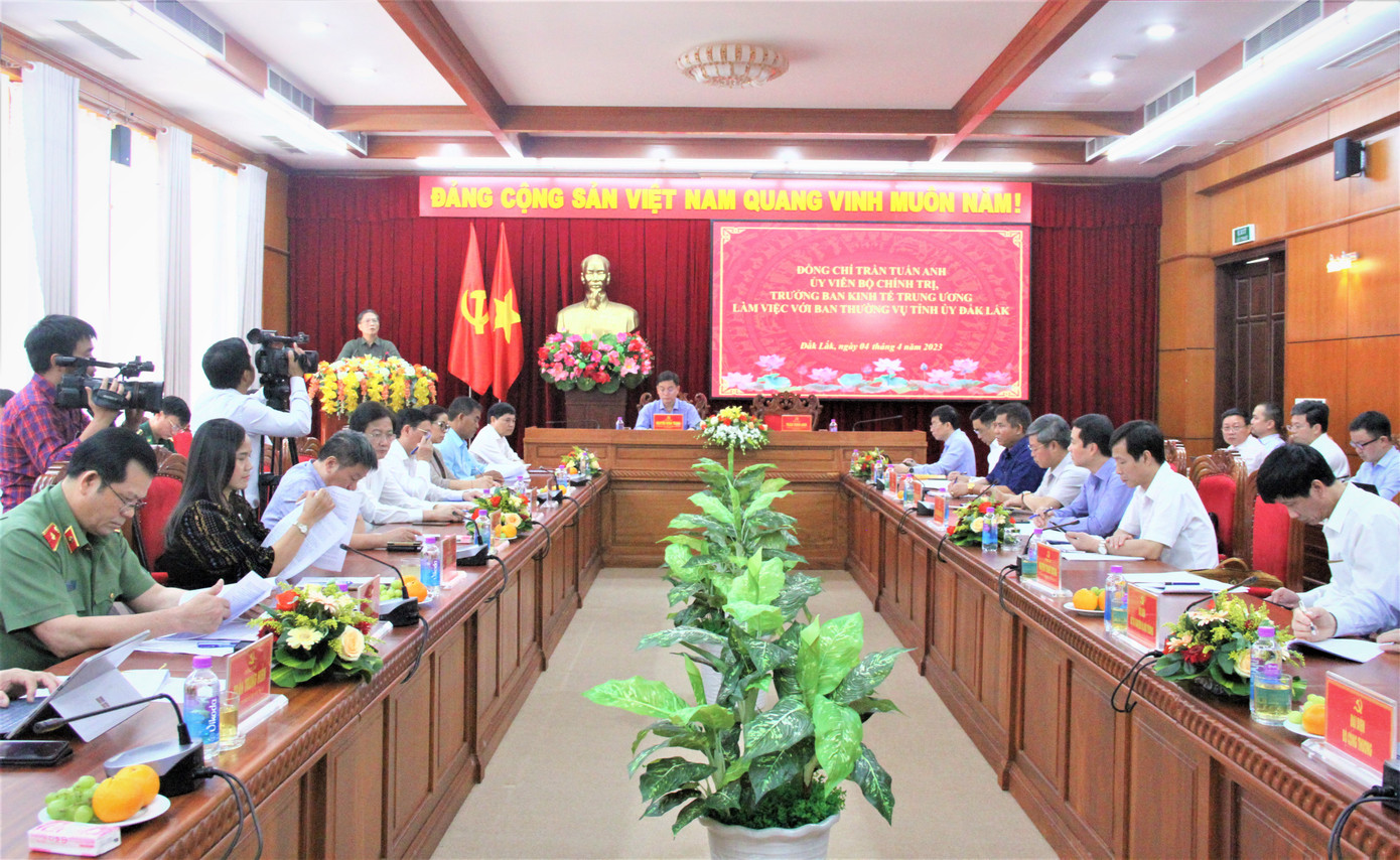 Toàn cảnh buổi làm việc của đoàn công tác do ông Trần Tuấn Anh, Uỷ viên Bộ Chính trị, Trưởng ban Kinh tế Trung ương với Tỉnh uỷ Đắk Lắk sáng 4/4