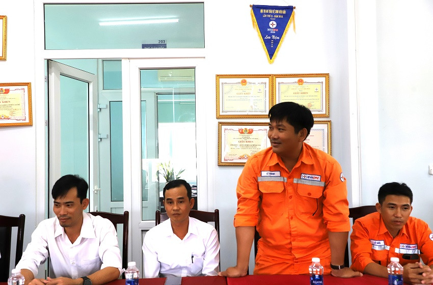 Người lao động đã chia sẻ tâm tư nguyện vọng với đoàn công tác.