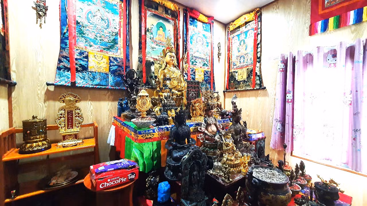 Bên trong khu tu tập. Bên trong khu tu tập.