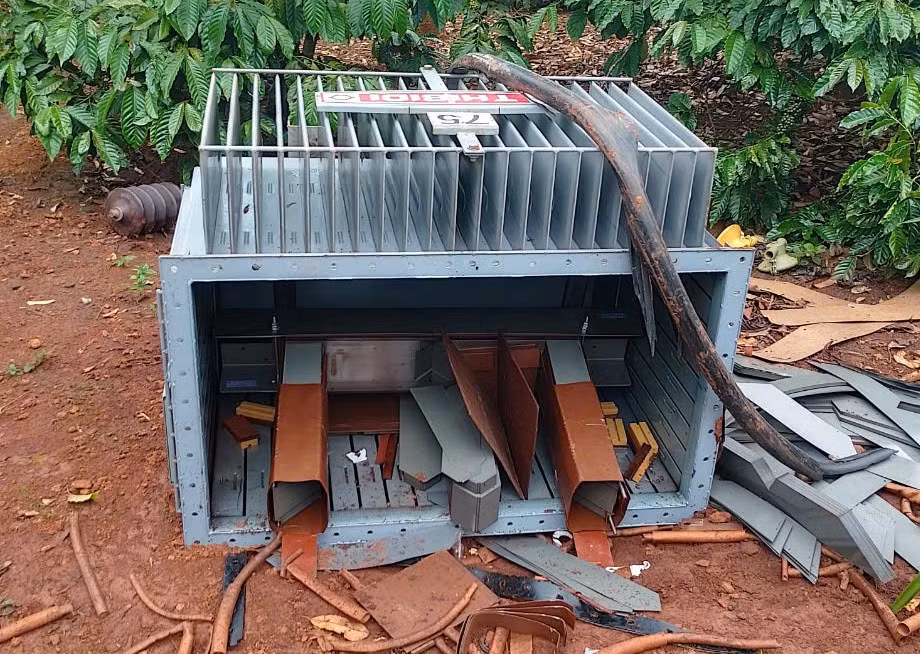 Máy biến áp bị kẻ trộm tháo gỡ