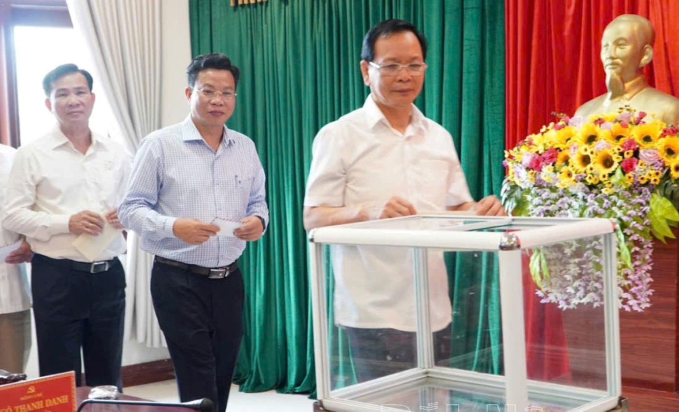 Lãnh đạo trong Ban Thường vụ Tỉnh uỷ Đắk Nông tham gia quyên góp