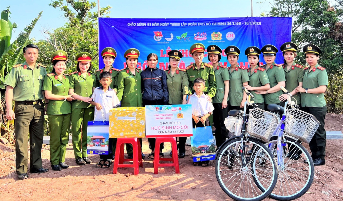 Hội phụ nữ Công an tỉnh Đắk Nông nhận đỡ đầu nhiều trẻ có hoàn cảnh đặc biệt