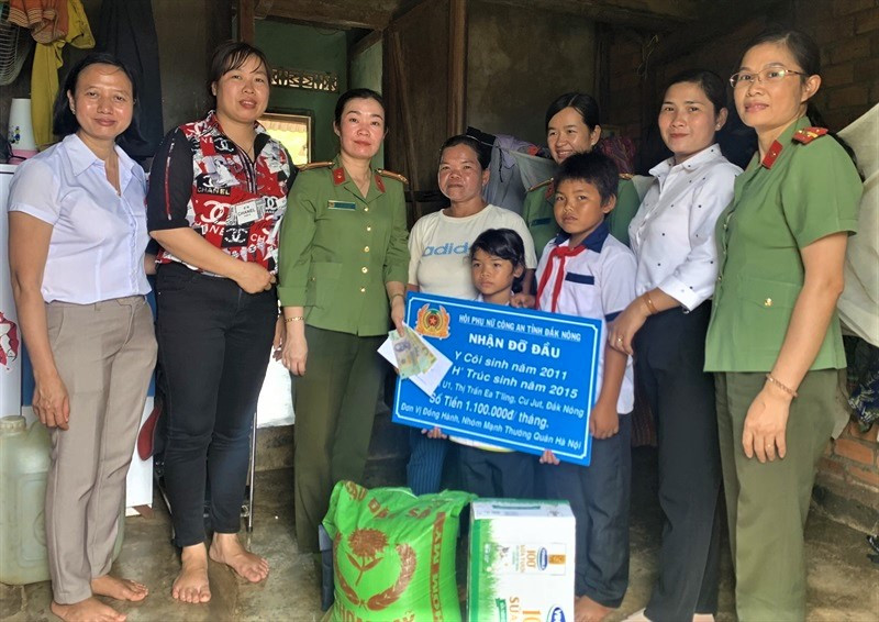 Từ năm 2022 đến nay, cấp hội phụ nữ Công an tỉnh Đắk Nông hỗ trợ 32 trẻ kém may mắn