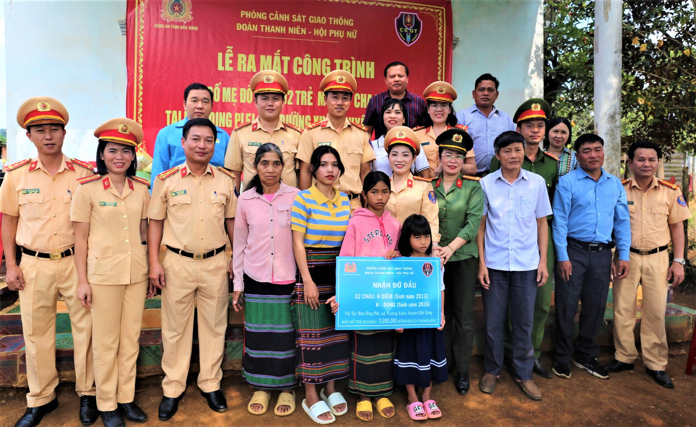 Chương trình "Mẹ đỡ đầu" được cấp hội phụ nữ trong toàn Công an tỉnh Đắk Nông hưởng ứng