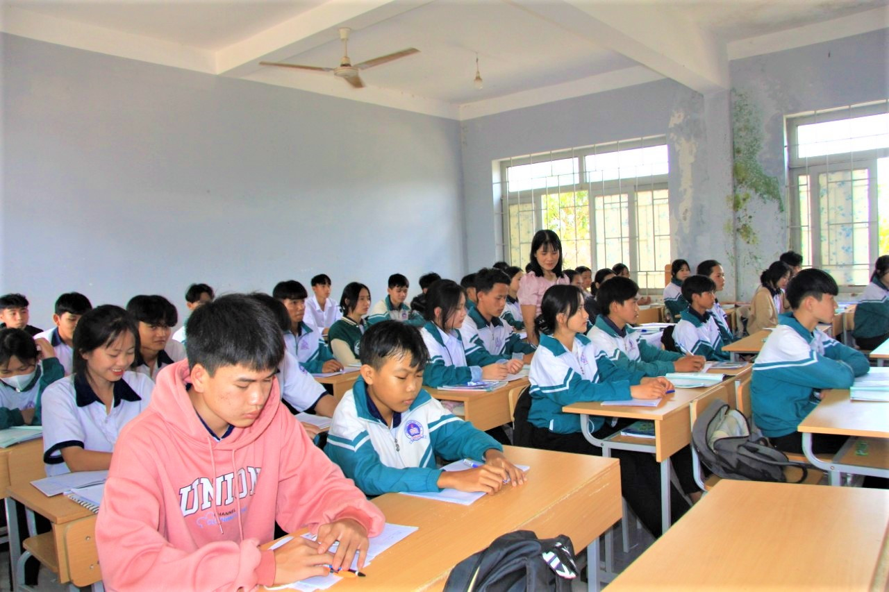 Một tiết học ở Trường THCS và THPT Lê Hữu Trác Một tiết học ở Trường THCS và THPT Lê Hữu Trác