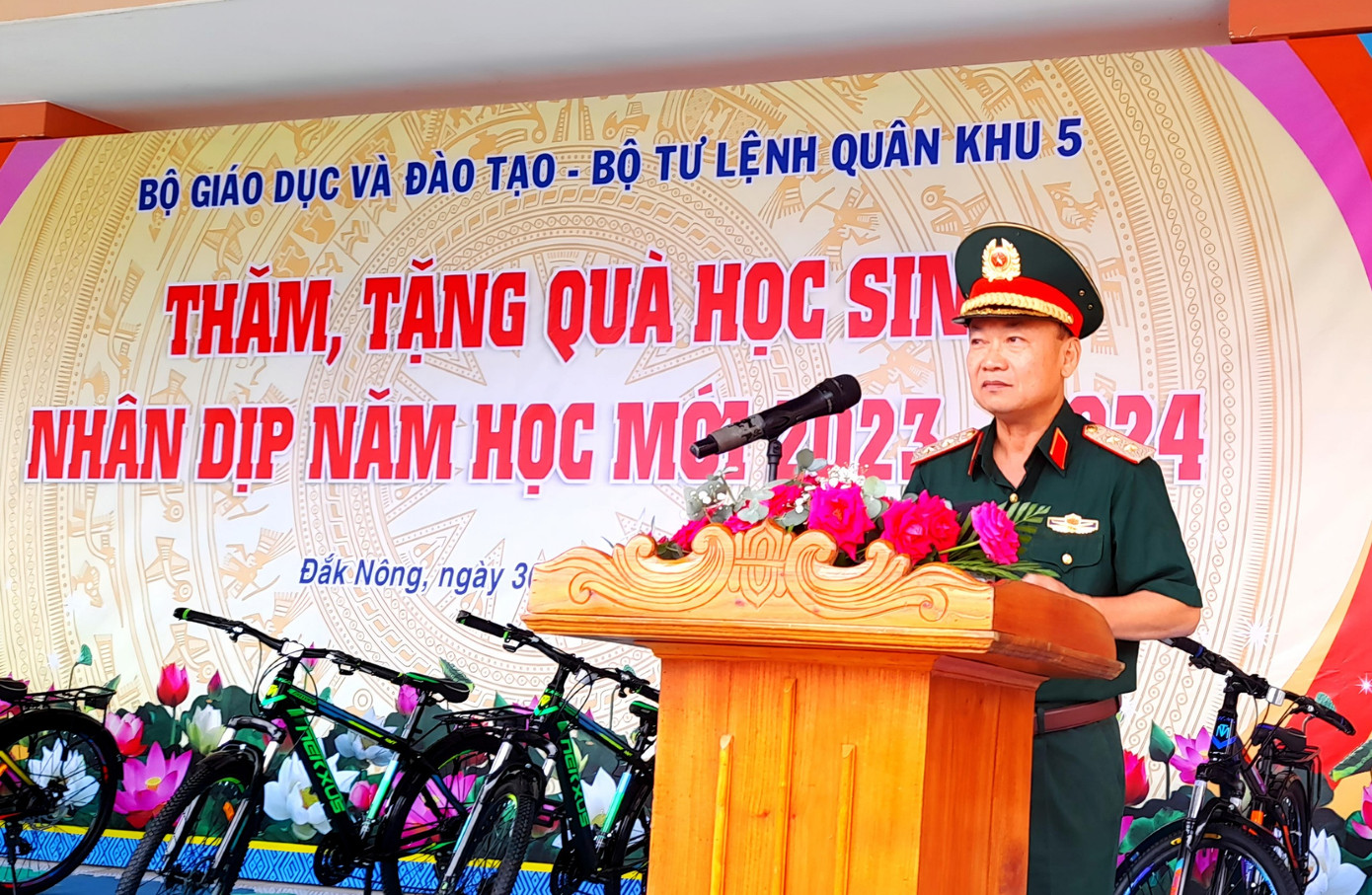 Trung tướng Thái Đại Ngọc mong muốn thầy cô giáo tiếp tục phát huy sứ mệnh giáo dục Trung tướng Thái Đại Ngọc mong muốn thầy cô giáo tiếp tục phát huy sứ mệnh giáo dục