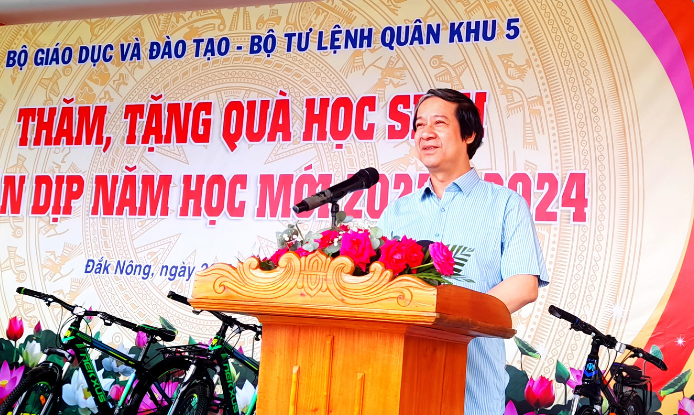 Bộ trưởng Nguyễn Kim Sơn phát biểu Bộ trưởng Nguyễn Kim Sơn phát biểu