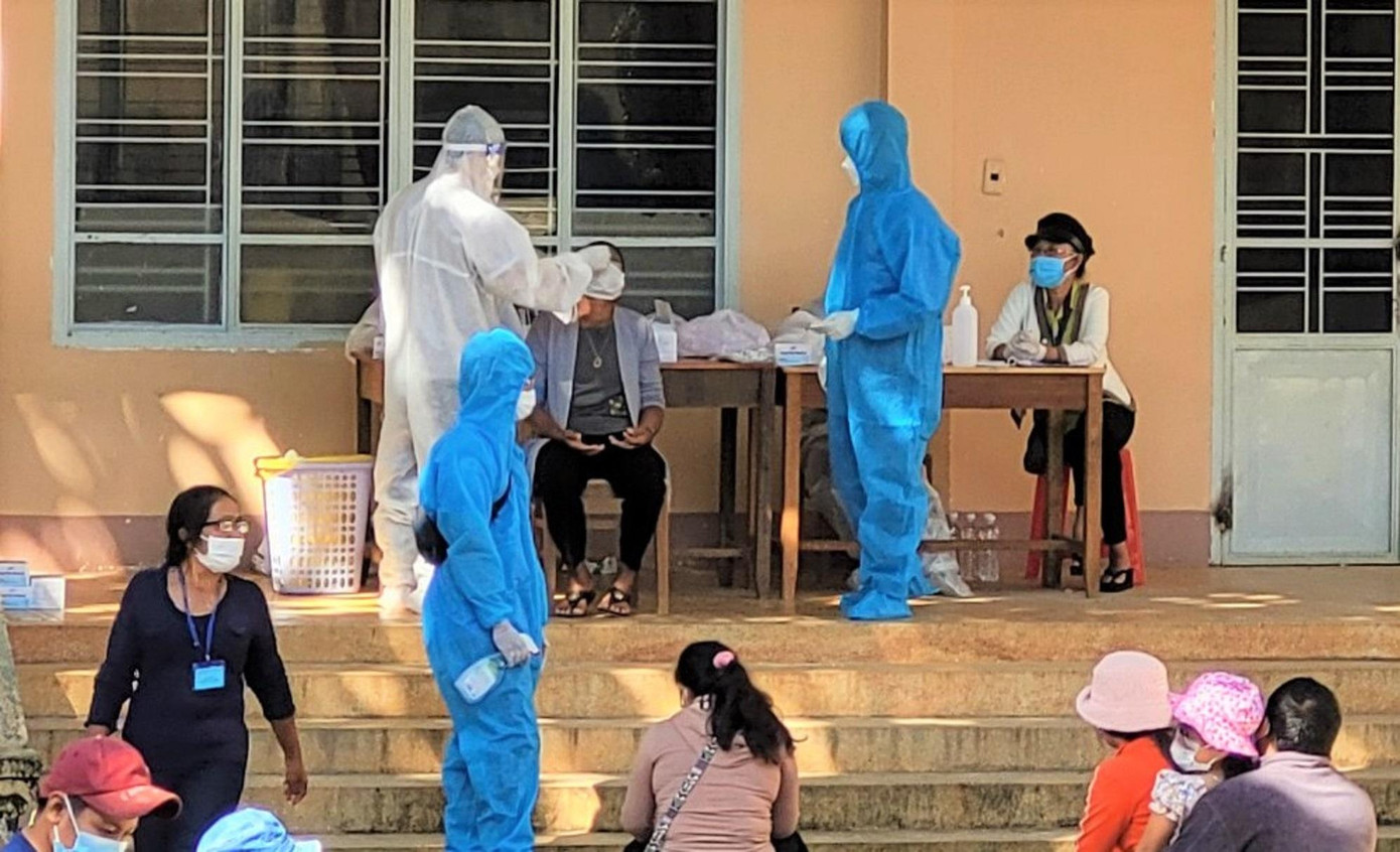 Các điểm tiêm đều bố trí nhân viên hỗ trợ, phân luồng, tránh tập trung đông người