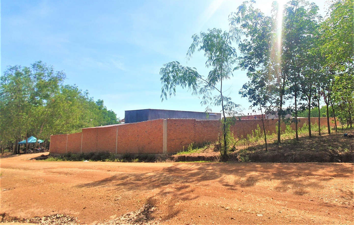 Một dự án nuôi heo trên địa bàn thôn Nam Tiến đang xây dựng