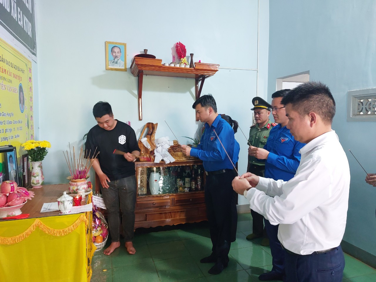 Đoàn công tác đến viếng ông Nguyễn Văn Kiên - Bí thư Đảng uỷ, Chủ tịch HĐND xã Ea Ktur. Đoàn công tác đến viếng ông Nguyễn Văn Kiên - Bí thư Đảng uỷ, Chủ tịch HĐND xã Ea Ktur.