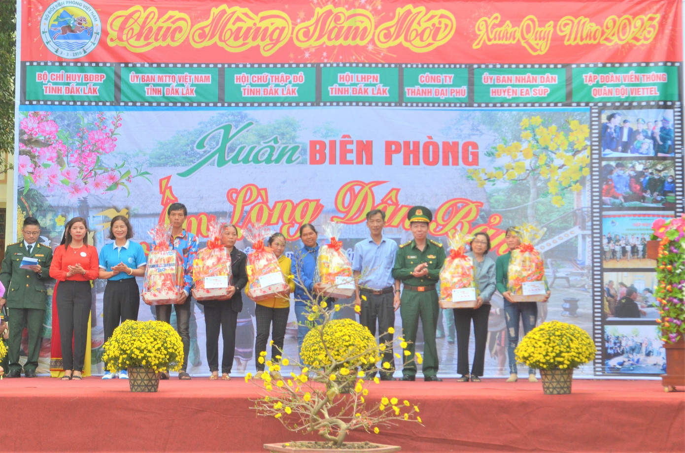 Đại diện lãnh đạo các đơn vị trao quà cho các gia đình đặc biệt khó khăn Đại diện lãnh đạo các đơn vị trao quà cho các gia đình đặc biệt khó khăn