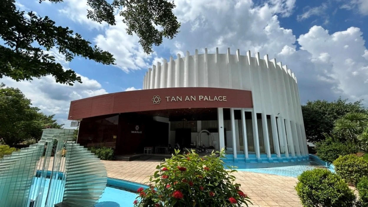 Khu vực hồ Tân An đã được xây dựng công trình nhà hàng, tiệc cưới, cà phê