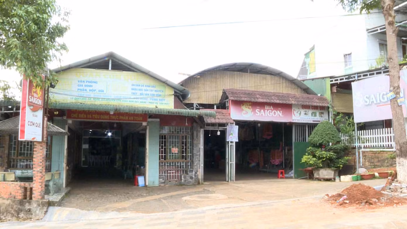 Chủ quán cơm phản ánh đang nhiều cán bộ nợ hàng trăm triệu đồng tiền tiếp khách Chủ quán cơm phản ánh đang nhiều cán bộ nợ hàng trăm triệu đồng tiền tiếp khách