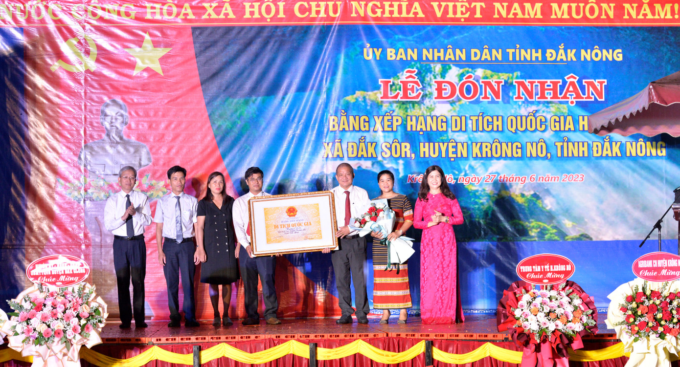 Lễ đón Bằng xếp hạng Di tích quốc gia Hang C6-1. Lễ đón Bằng xếp hạng Di tích quốc gia Hang C6-1.