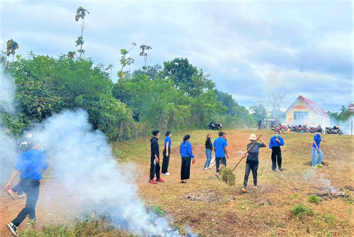 Rác được đốt dọn Rác được đốt dọn