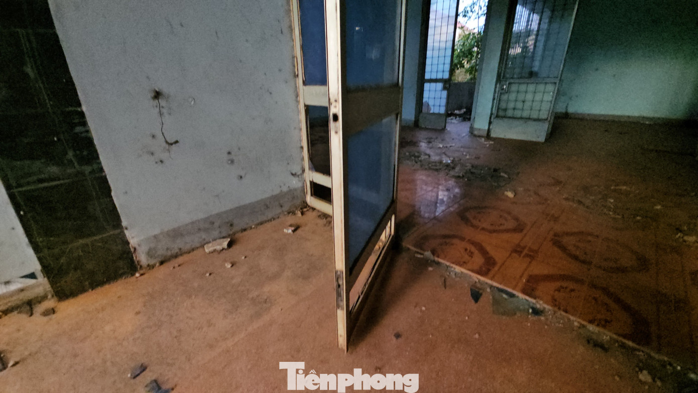 Công trình có dấu hiệu xuống cấp nghiêm trọng sau thời gian dài bị bỏ không.