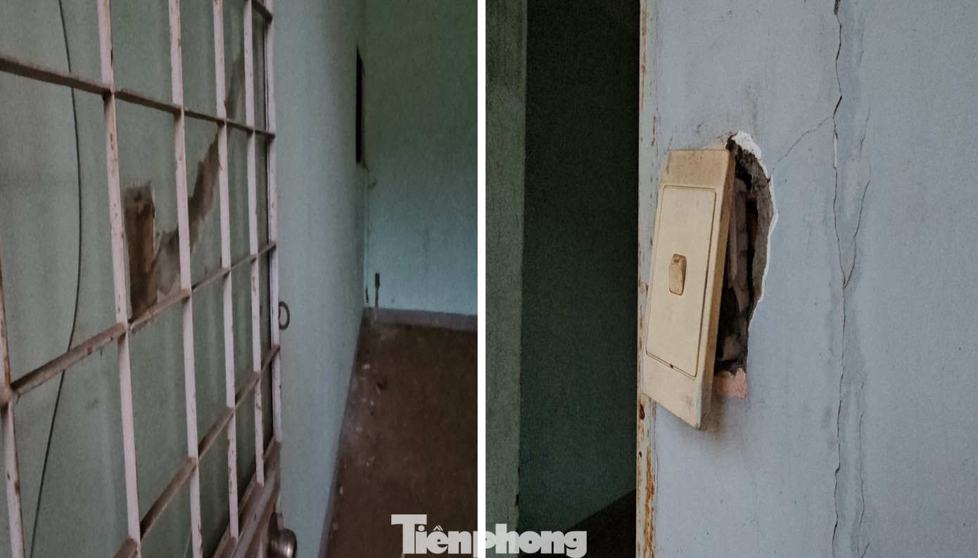 Tường, ổ cắm điện đã bị hư hỏng.