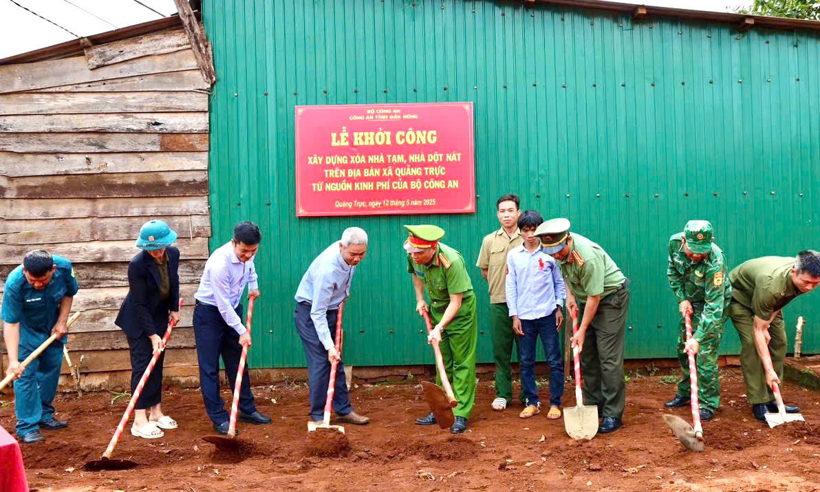 Lễ khởi công xây nhà cho một hộ dân trên địa bàn xã Quảng Trực (huyện Tuy Đức, Đắk Nông).