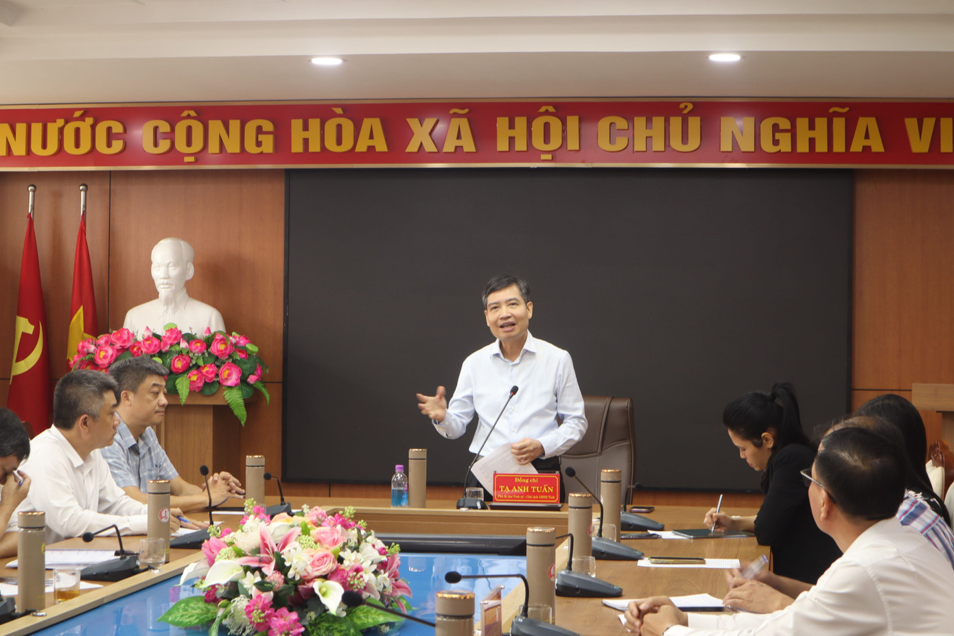 Quang cảnh buổi làm việc.