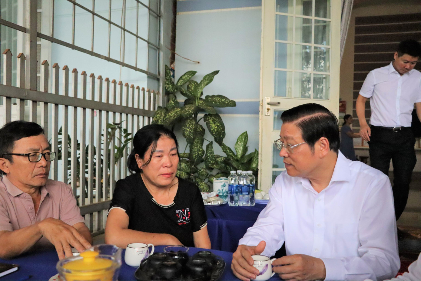 Trưởng Ban Nội chính Trung ương thăm, động viên gia đình các liệt sĩ ở Cư Kuin