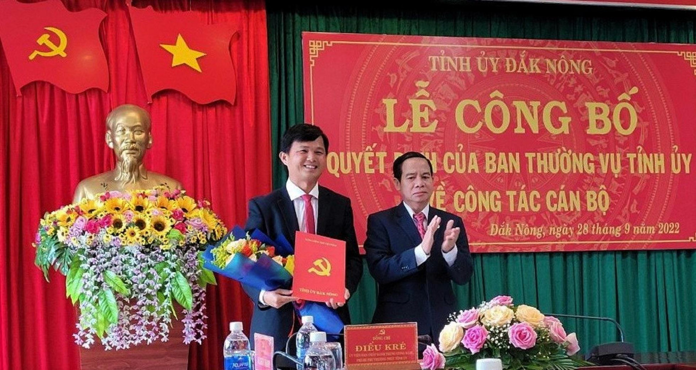 Anh Châu Ngọc Lương trong lễ nhận nhiệm vụ mới Anh Châu Ngọc Lương trong lễ nhận nhiệm vụ mới
