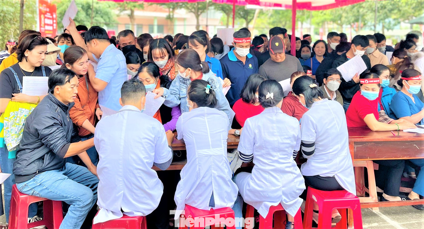 Đông đảo người dân đi hiến máu Đông đảo người dân đi hiến máu