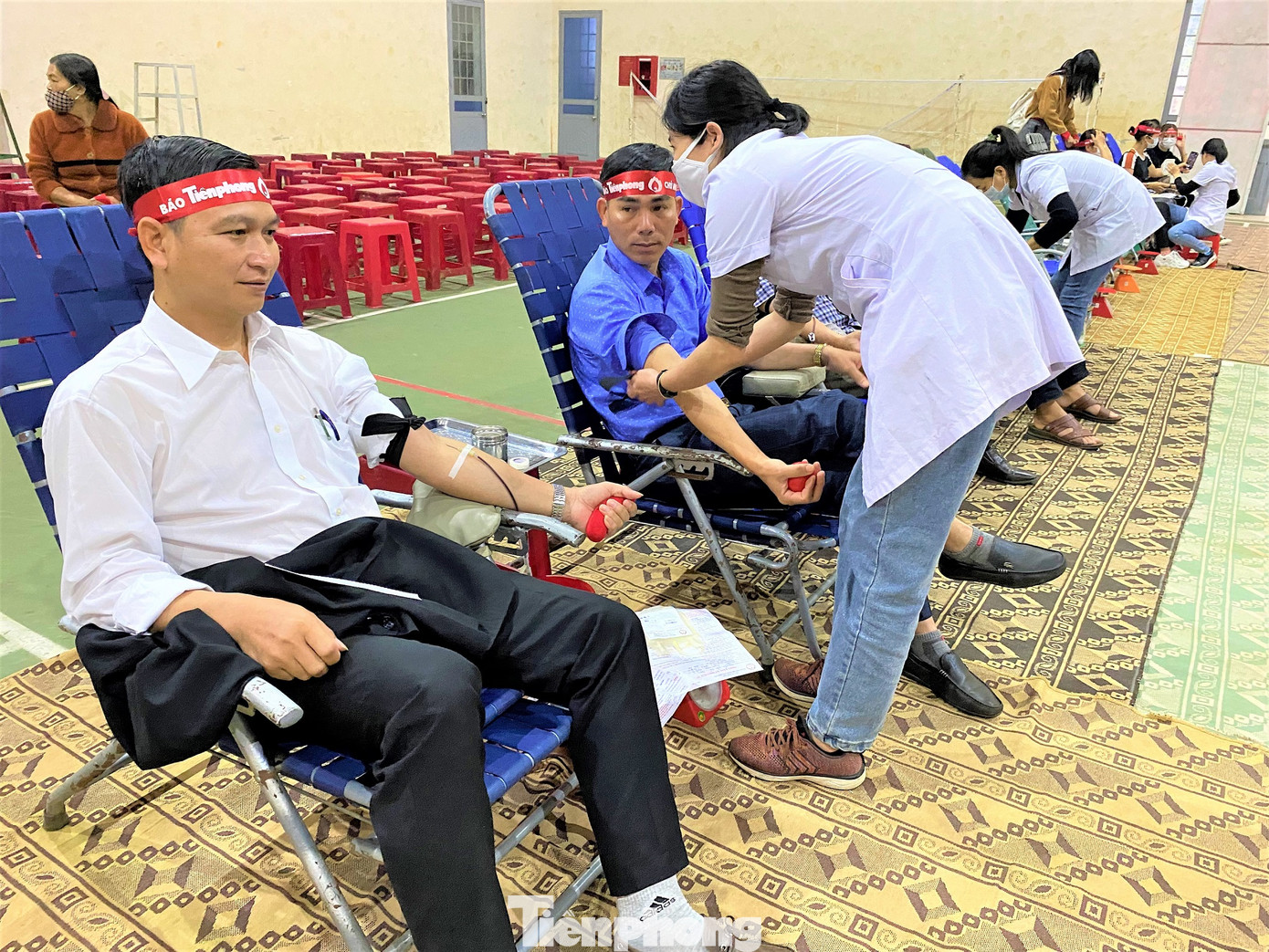 Anh Cao Mạnh Quân hiến máu