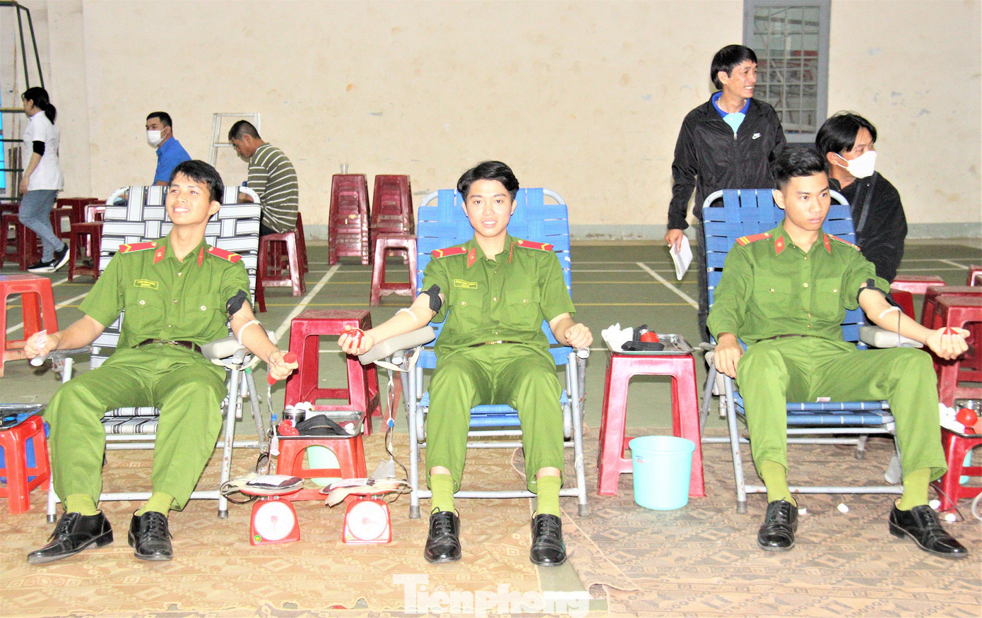 Lực lượng Công an huyện Cư M&apos;gar hưởng ứng chương trình Chủ nhật Đỏ