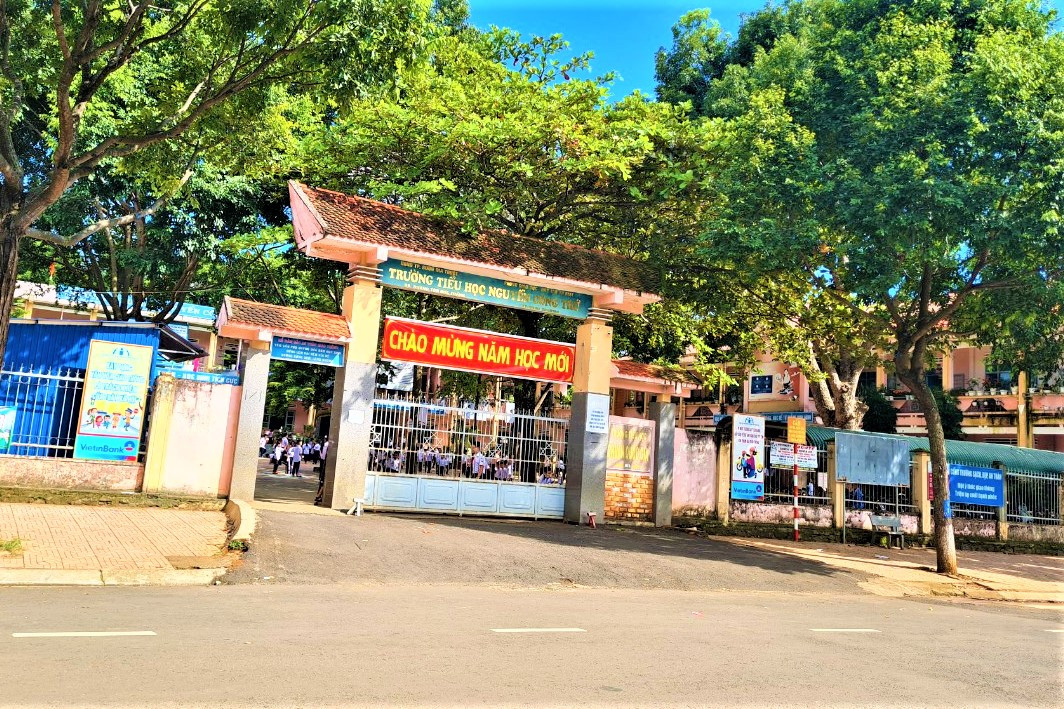 Trường tiểu học Nguyễn Công Trứ - nơi cô giáo N. công tác