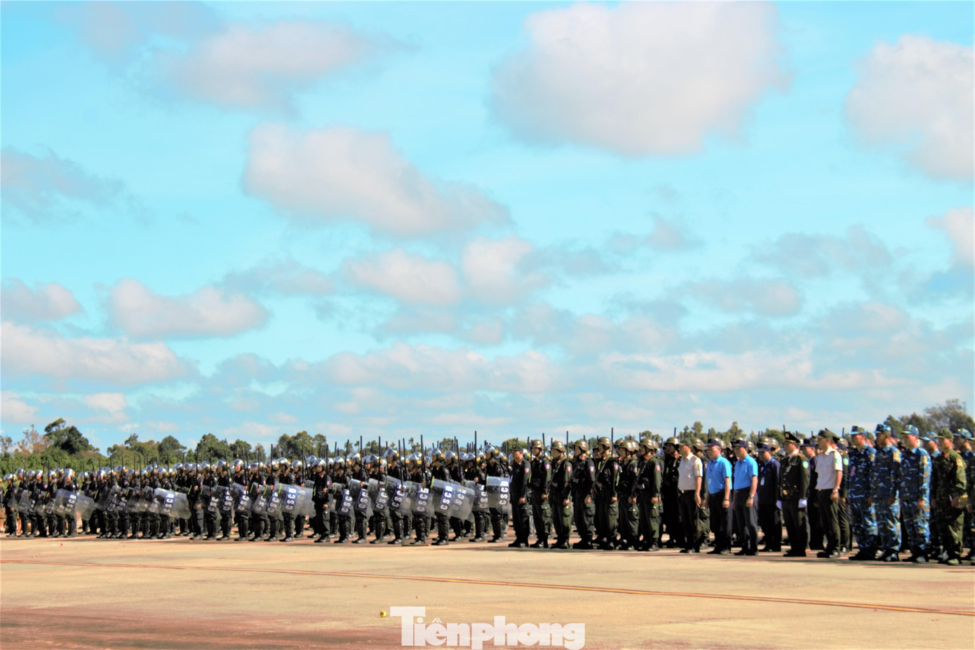 Nhiều lực lượng tham gia cuộc diễn tập.