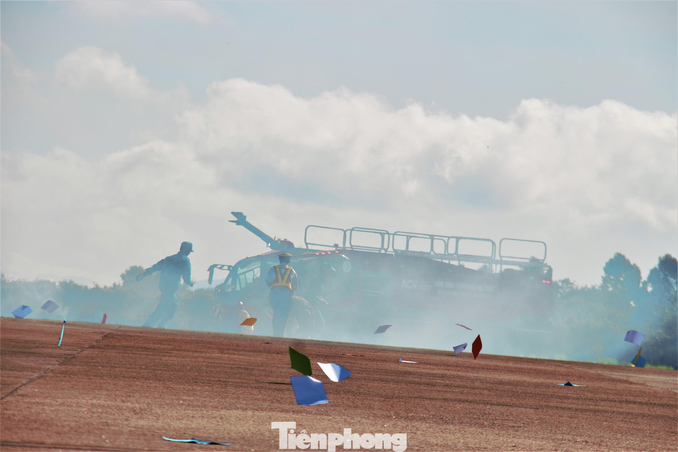 Tình huống giả định một máy bay không người lái của tổ chức phản động bay vào bầu trời sân bay Buôn Ma Thuột rải truyền đơn.