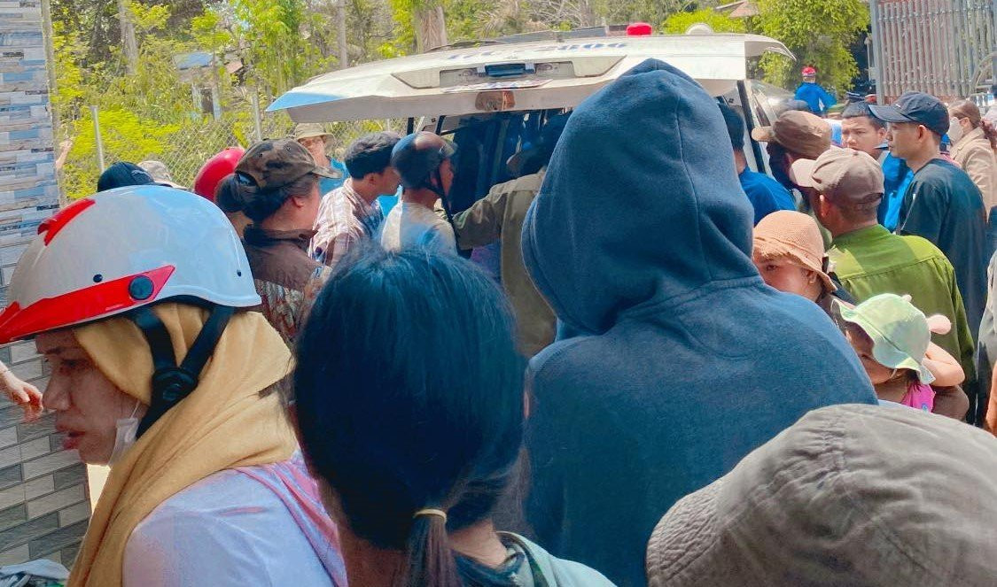 Dù được đưa đi cấp cứu nhưng các em đã tử vong Dù được đưa đi cấp cứu nhưng các em đã tử vong