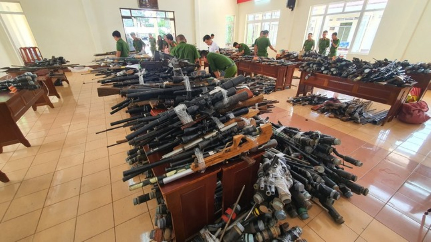 Đắk Lắk đẩy mạnh tuyên truyền, thu hồi các loại vũ khí, vật liệu nổ... Đắk Lắk đẩy mạnh tuyên truyền, thu hồi các loại vũ khí, vật liệu nổ...