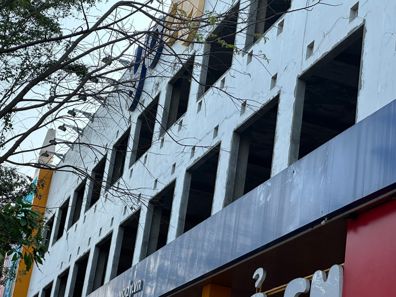 Tầng 2 và tầng 3 của Khối siêu thị mới hoàn thành phần thô