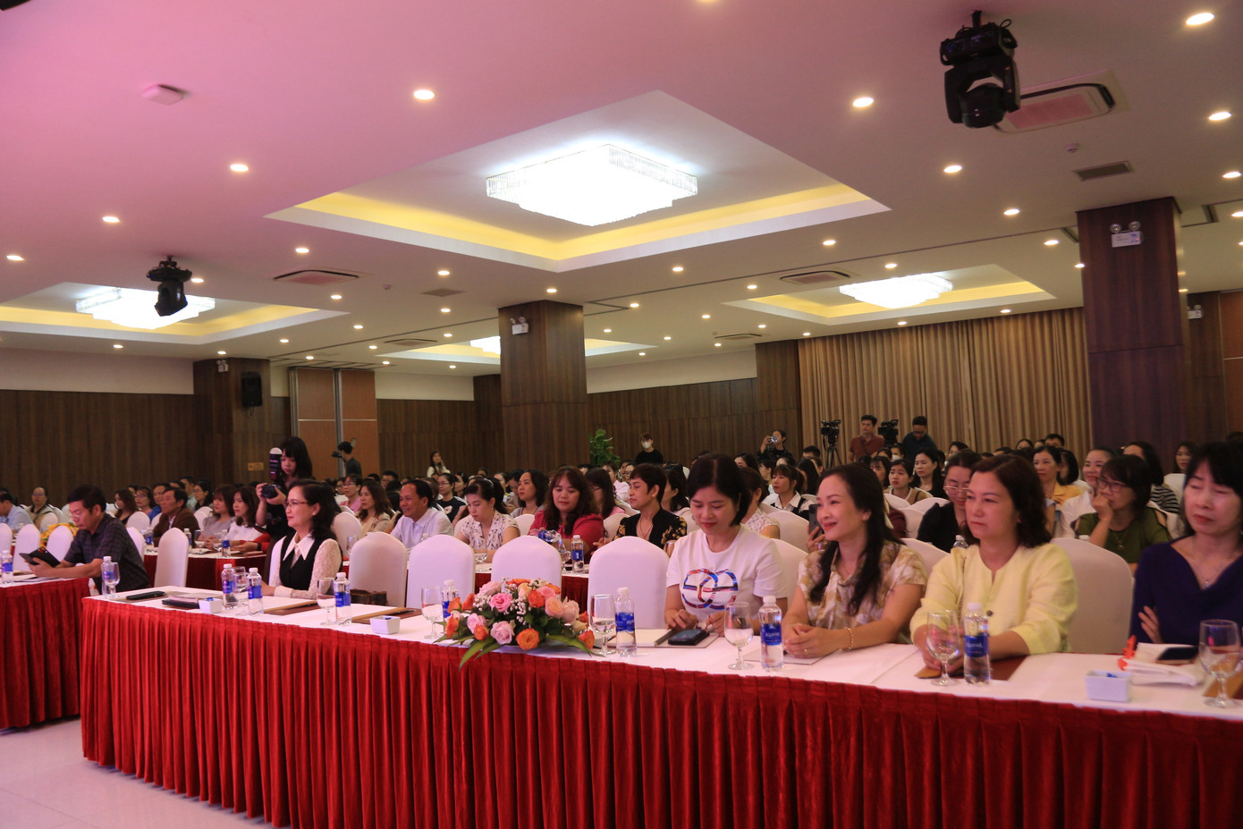 Hội thảo có sự tham dự của nhiều giáo viên, phụ huynh Hội thảo có sự tham dự của nhiều giáo viên, phụ huynh