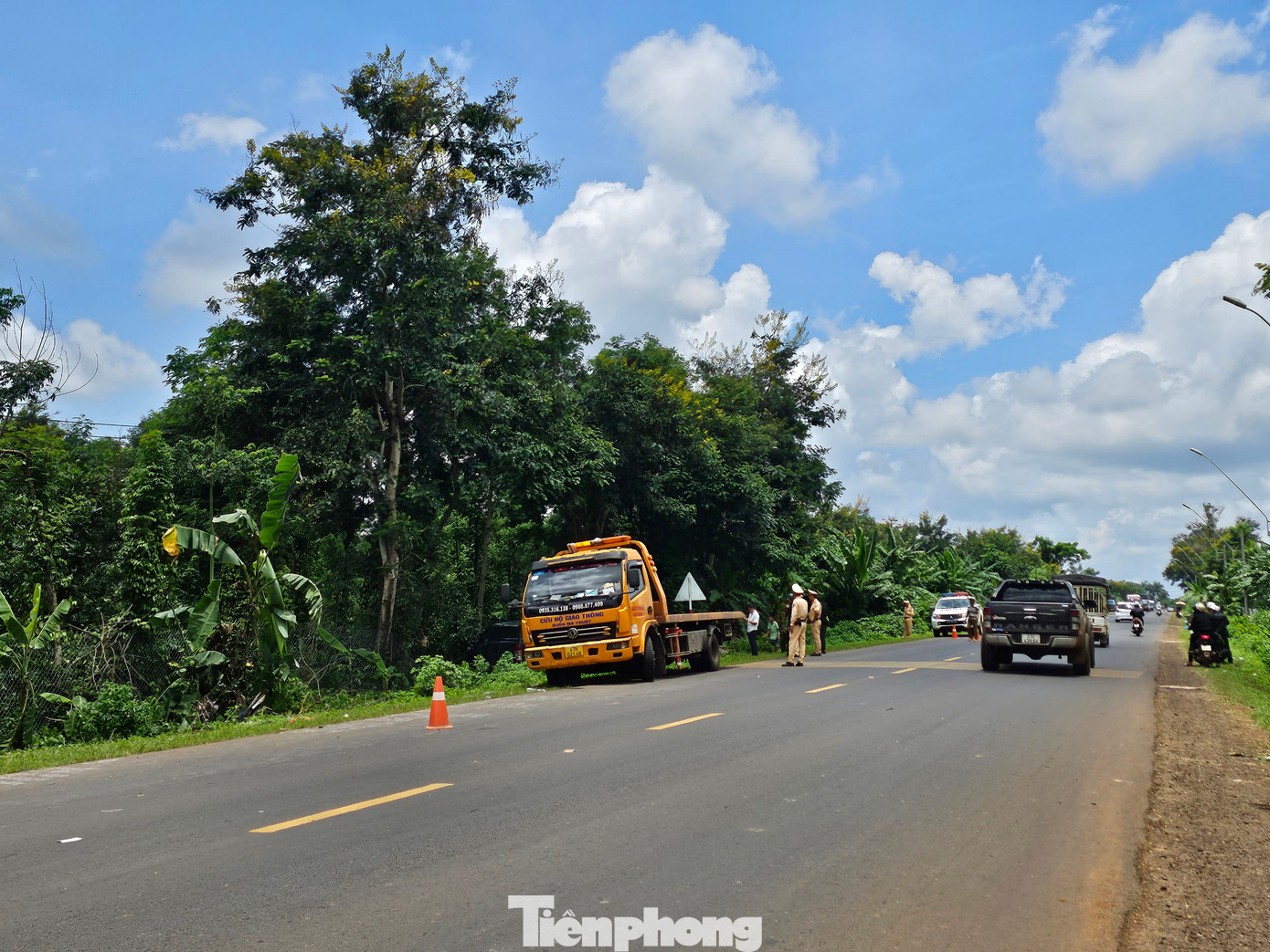 Đến đầu giờ chiều 2/8, cơ quan chức năng đã đưa ô tô ra khỏi hiện trường.
