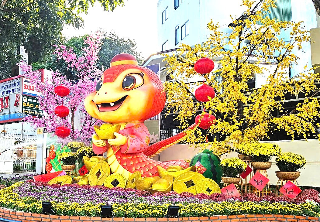 Linh vật rắn tại thành phố Buôn Ma Thuột. Linh vật rắn tại thành phố Buôn Ma Thuột.