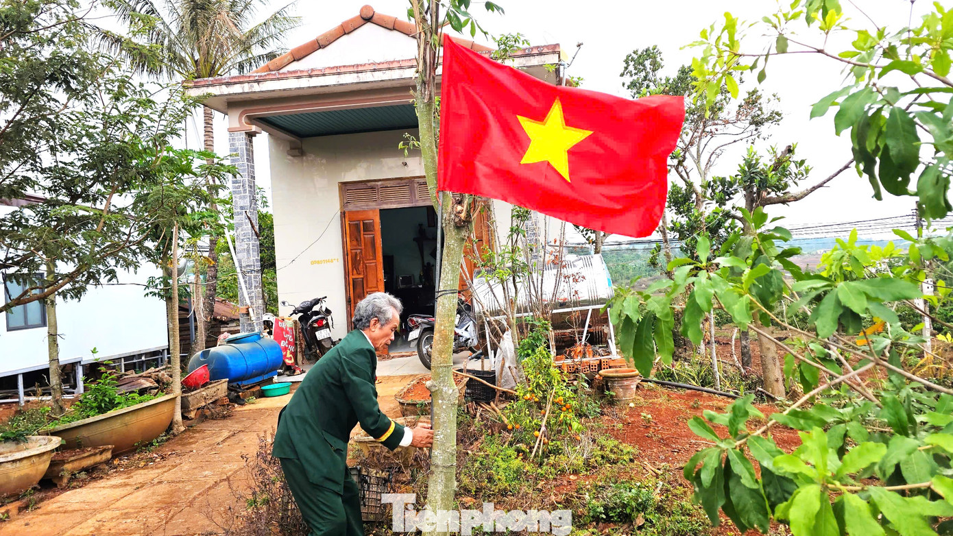 Ông Thí tự hào những năm tháng chiến đấu “quyết tử cho Tổ quốc quyết sinh” Ông Thí tự hào những năm tháng chiến đấu “quyết tử cho Tổ quốc quyết sinh”