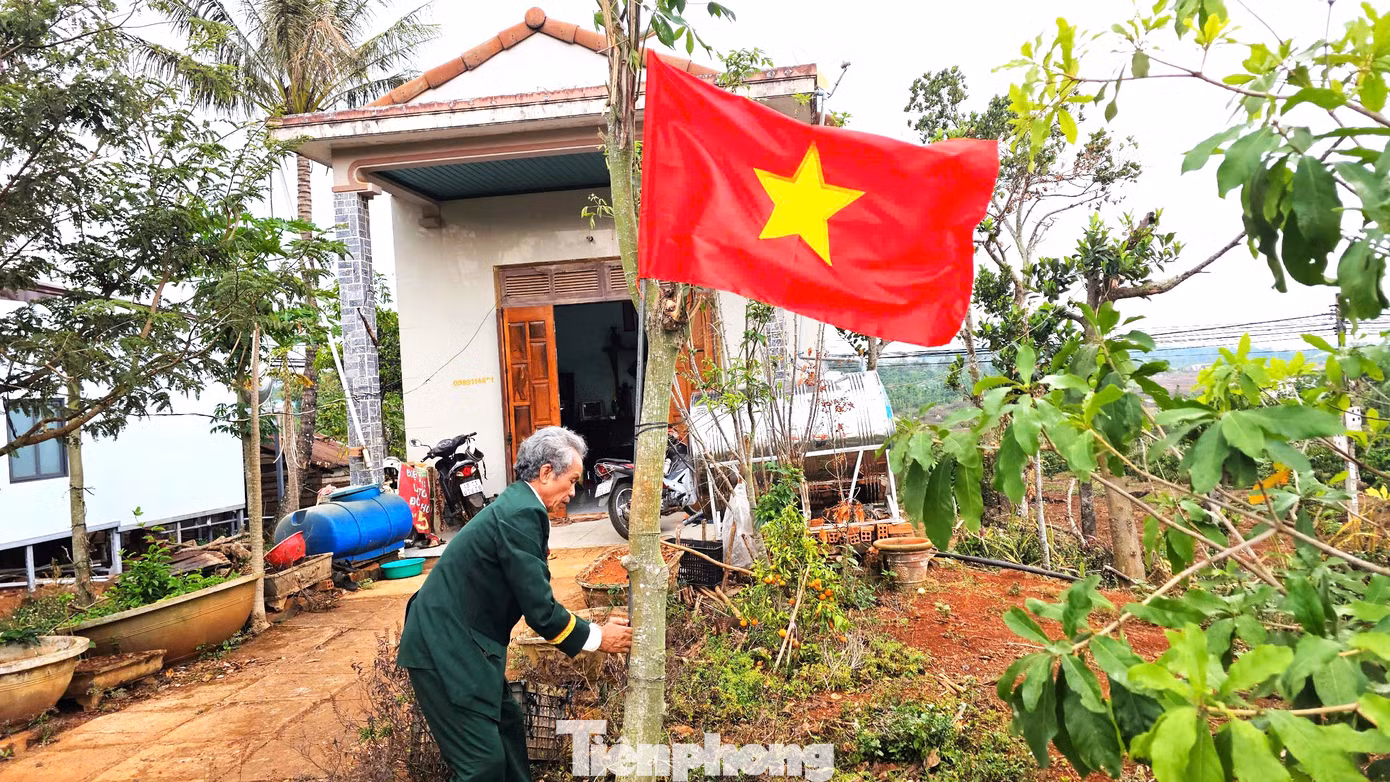 Ông Thí tự hào những năm tháng chiến đấu “quyết tử cho Tổ quốc quyết sinh”