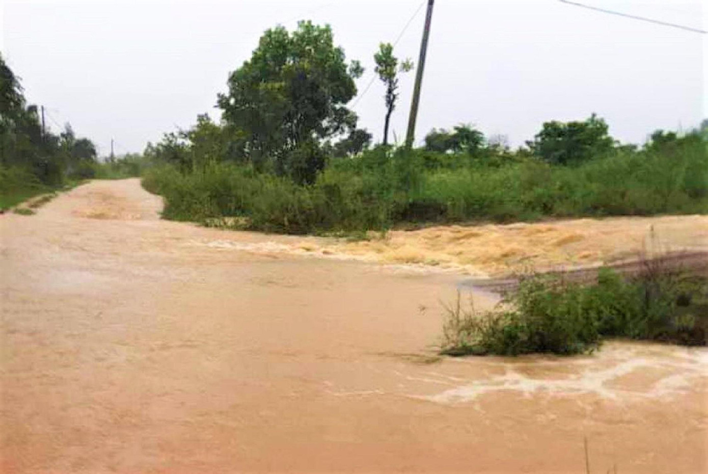 Mưa lũ thường xuyên xuất hiện trên địa bàn tỉnh Đắk Lắk khiến nhiều công trình thủy lợi bị hư hỏng Mưa lũ thường xuyên xuất hiện trên địa bàn tỉnh Đắk Lắk khiến nhiều công trình thủy lợi bị hư hỏng
