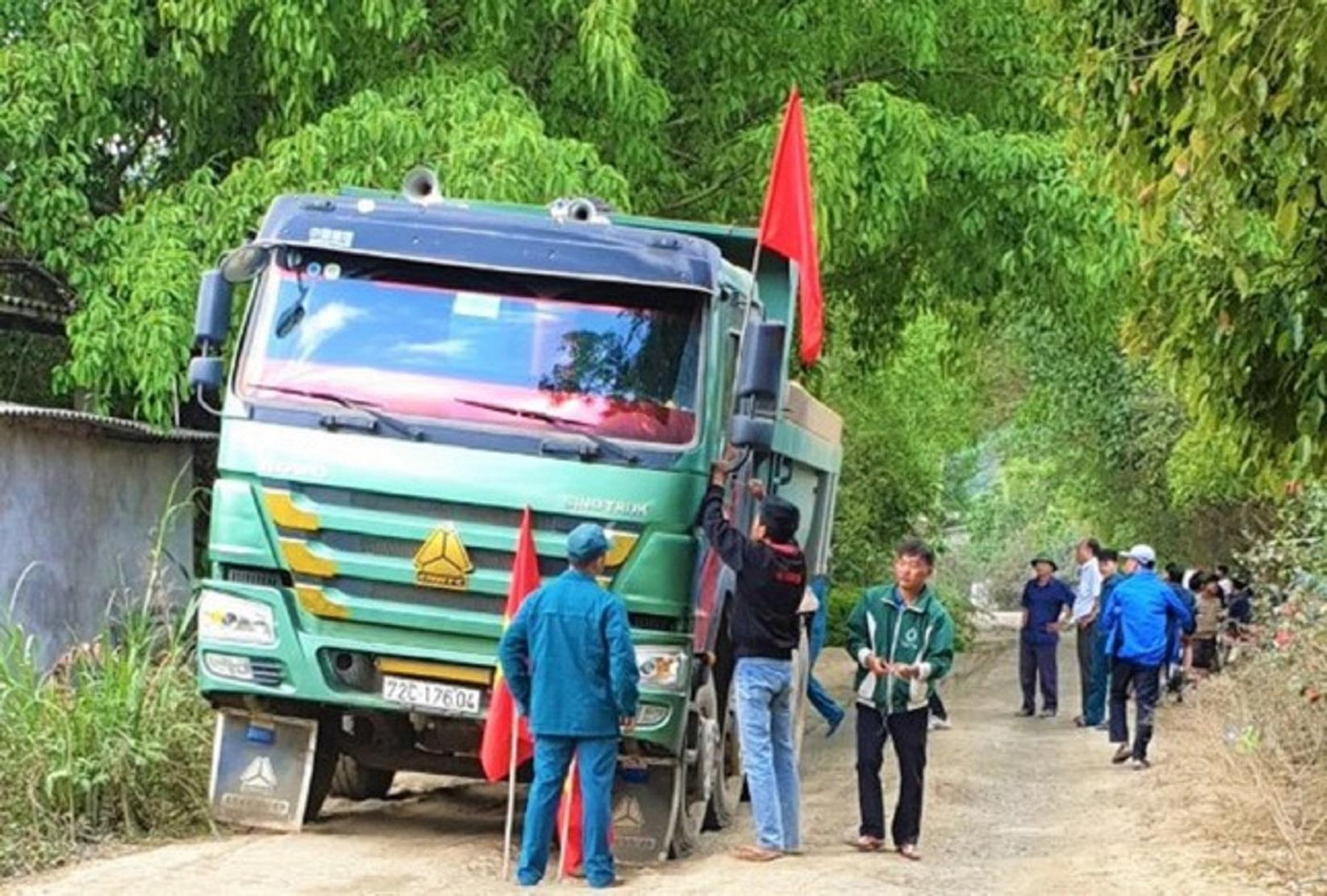 Thời gian qua, chính quyền thường xuyên vận động, hỗ trợ bà con vùng dự án di dời đến nơi tái định cư