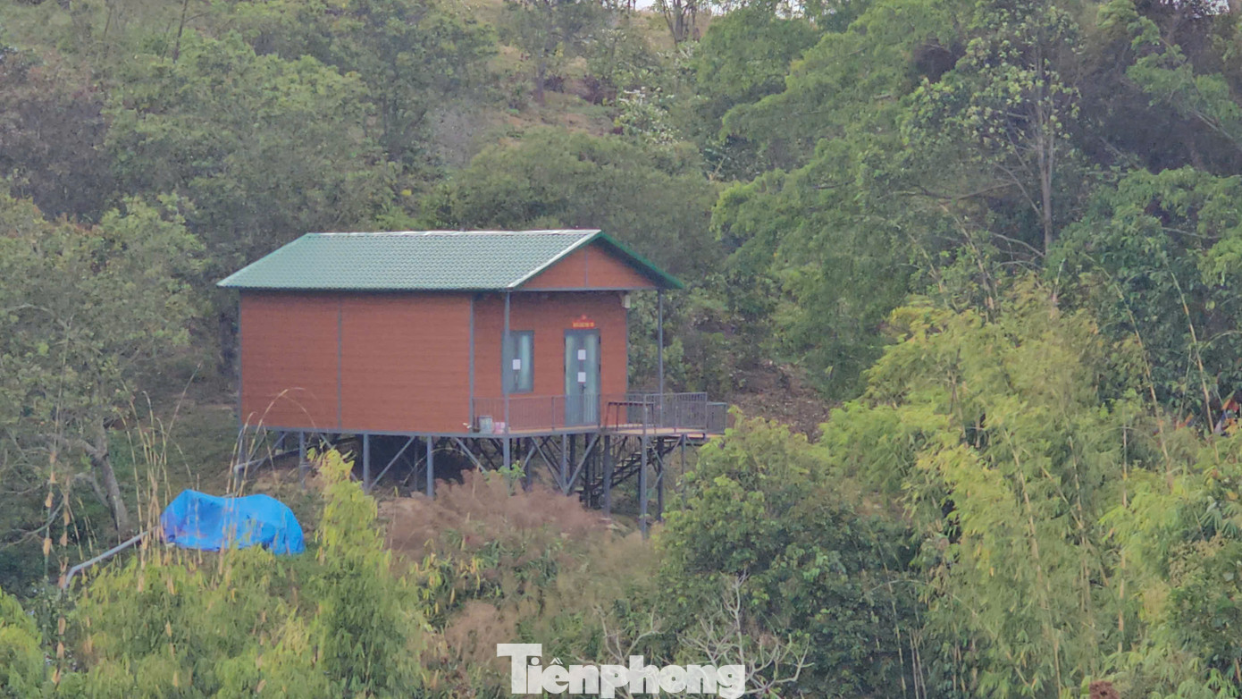 Căn nhà được dựng khá chắc chắn. Căn nhà được dựng khá chắc chắn.