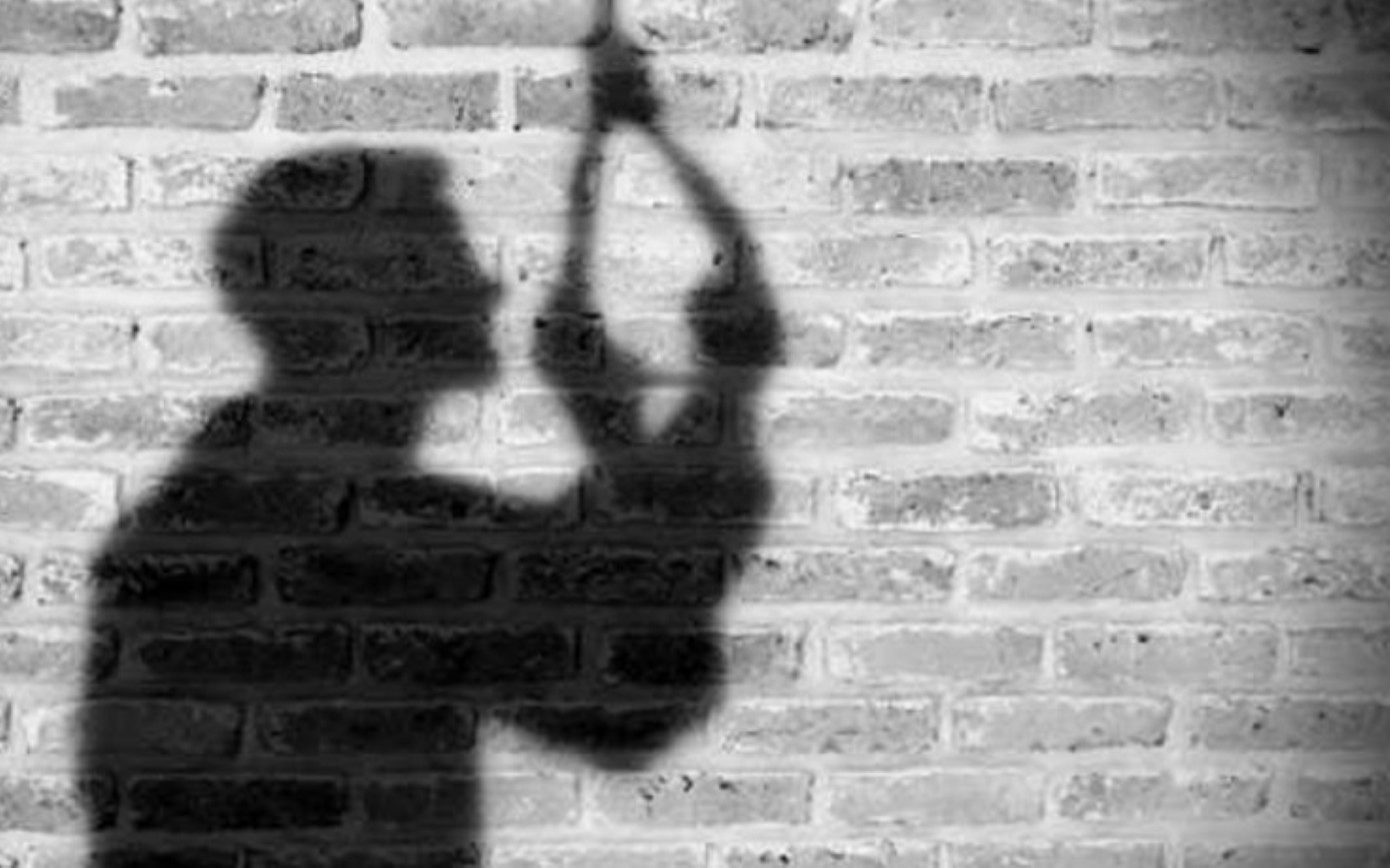 Một thanh niên tử vong trong tư thế treo cổ. Ảnh minh họa.