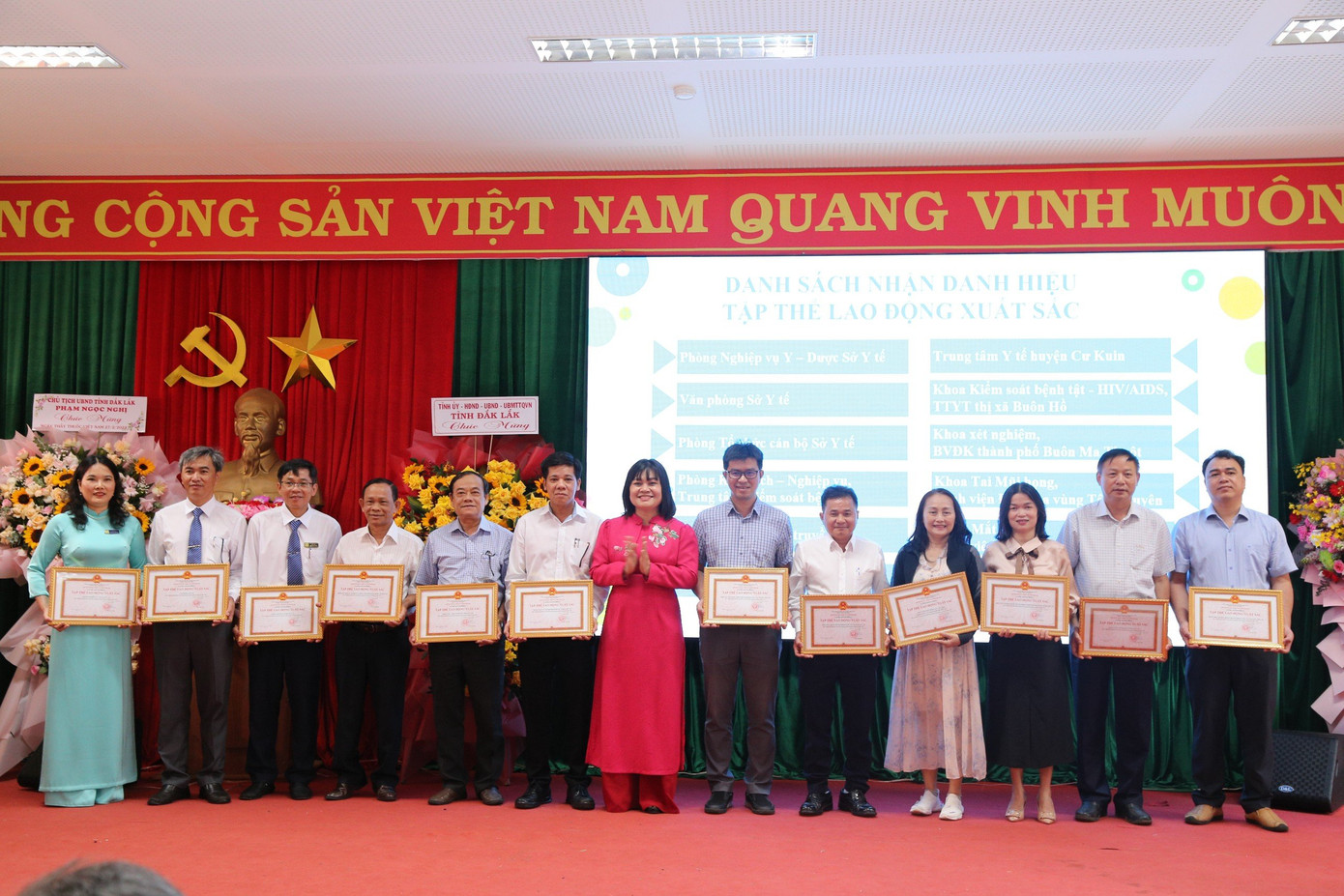 Các tập thể, cá nhân ngành y tế Đắk Lắk đã hoàn thành tốt nhiệm vụ được giao Các tập thể, cá nhân ngành y tế Đắk Lắk đã hoàn thành tốt nhiệm vụ được giao