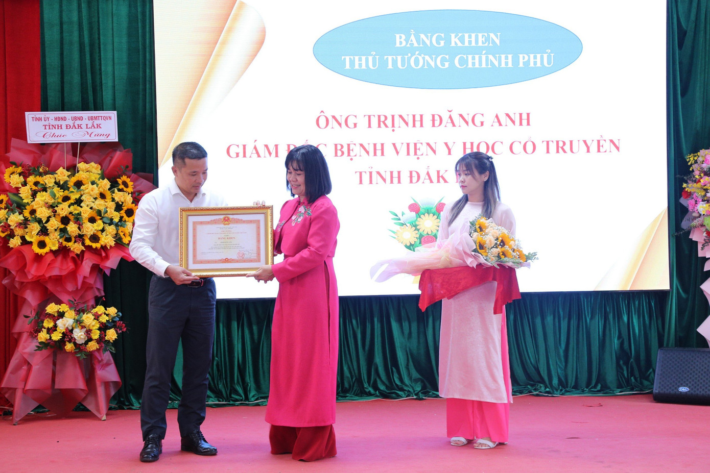 Ông Trịnh Đăng Anh, vinh dự nhận được Bằng khen của Thủ tướng Chính phủ Ông Trịnh Đăng Anh, vinh dự nhận được Bằng khen của Thủ tướng Chính phủ