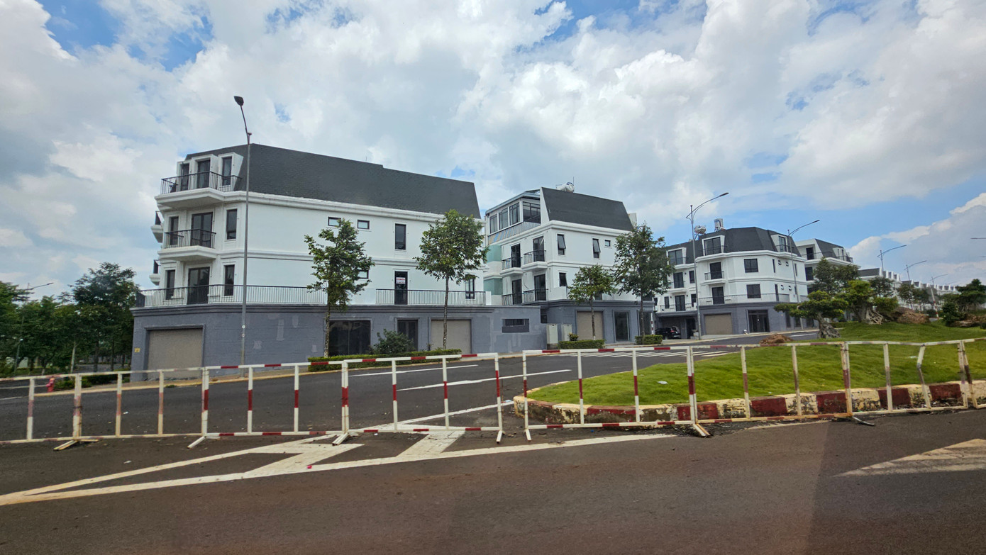 Thông qua bản án của tòa, nhiều vi phạm tại khu đô thị được hé mở Thông qua bản án của tòa, nhiều vi phạm tại khu đô thị được hé mở